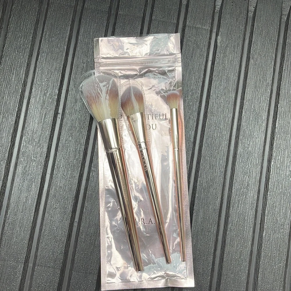 NWT F.A.R.A.H Makeup Brush Trio